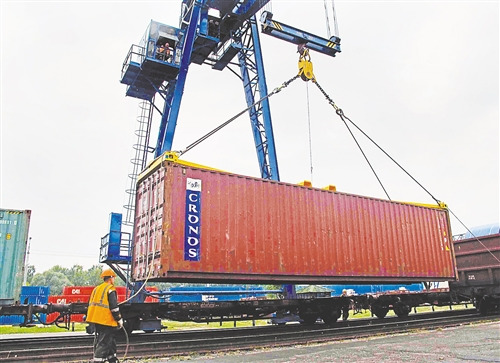 渝新歐班列實現第二次換軌高效操作，全程僅需一小時